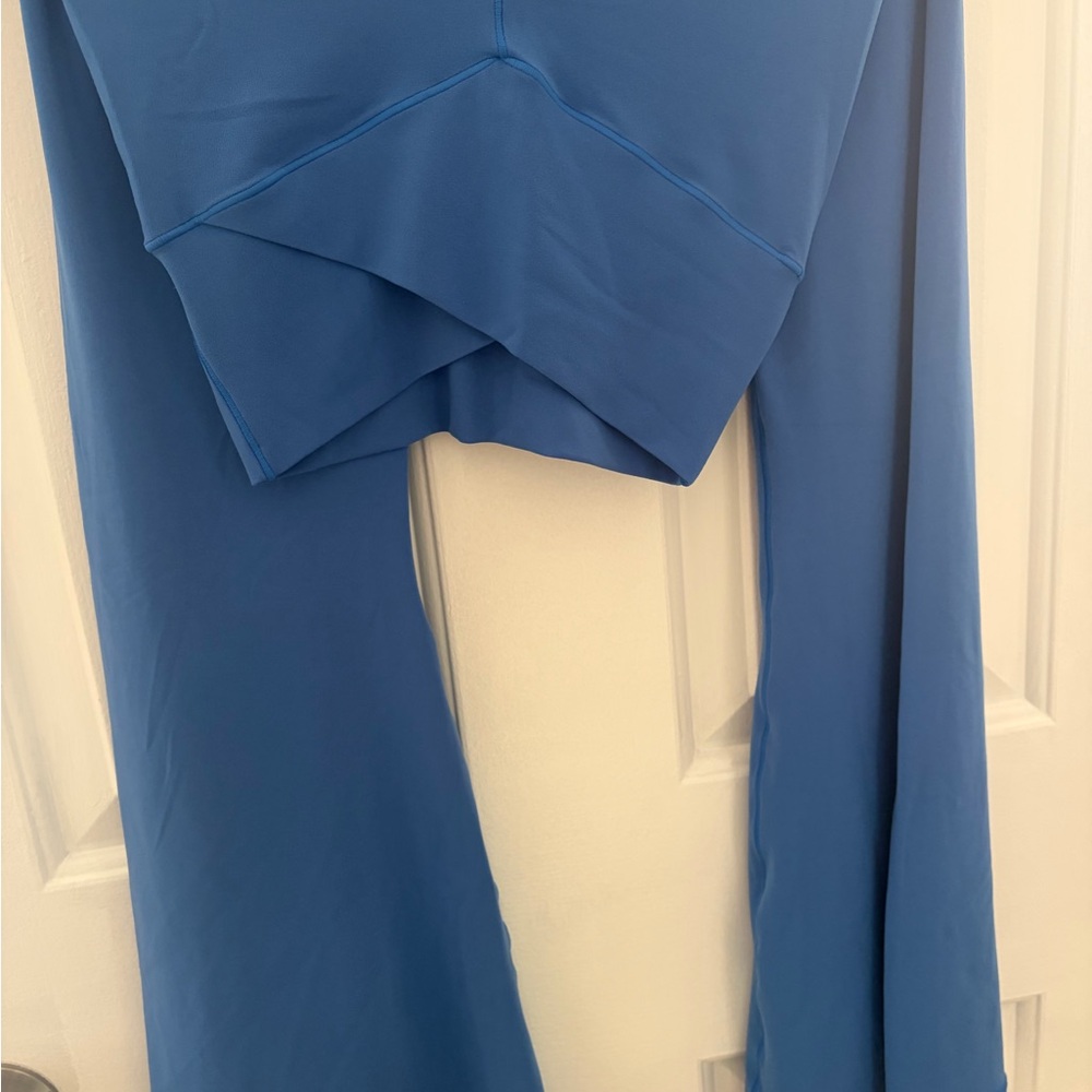 Aerie Blue High-Rise Leggings
Like new! 
Boot cut size Medium-Short 29.5 in.
